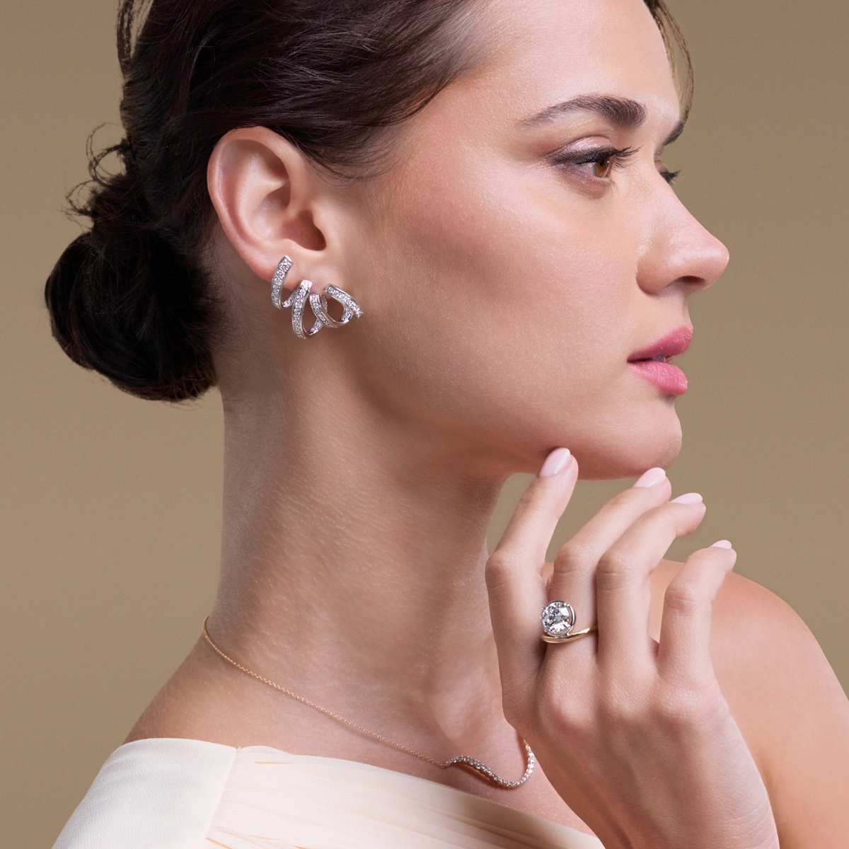 3 1/2 ctw Curve Ribbon Earrings