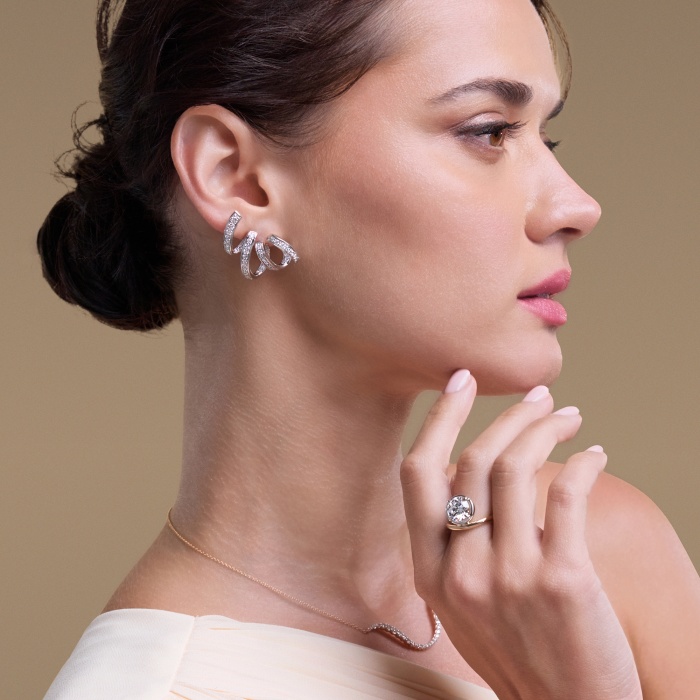 3 1/2 ctw Curve Ribbon Earrings