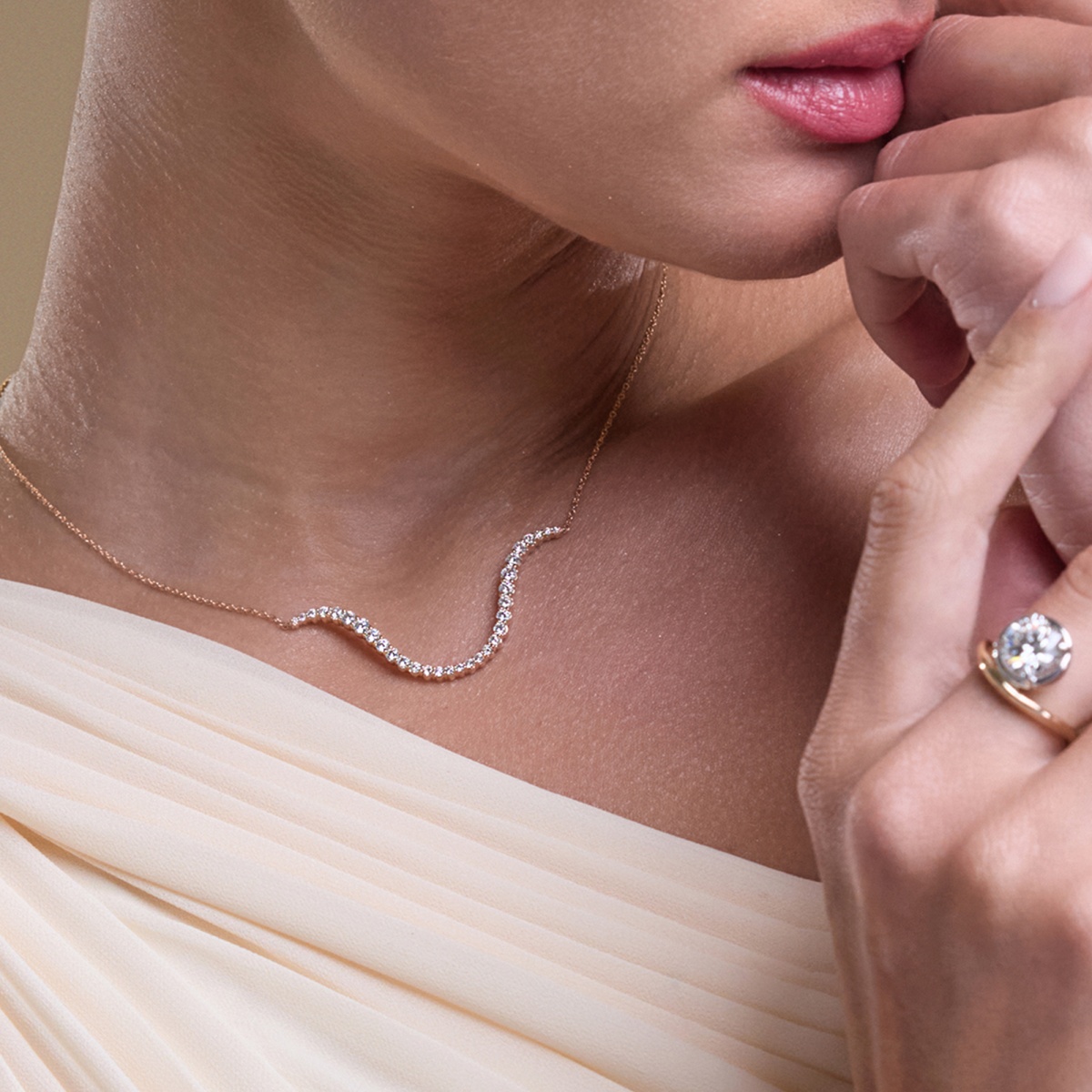 1 1/4 ctw Curve River Necklace